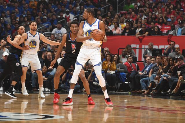 钟鼓和鸣逐绿茵 百面崇阳铜鼓奏响“楚超”咸宁主场