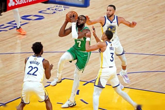 ESPN：FIFA希望引入FVS系统 教练能质疑裁判决定